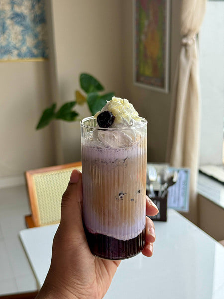 Natural Blueberry & White Chocolate Latte
