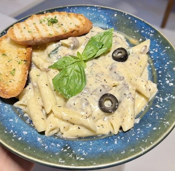 Truffle Mushroom White Sauce Pasta